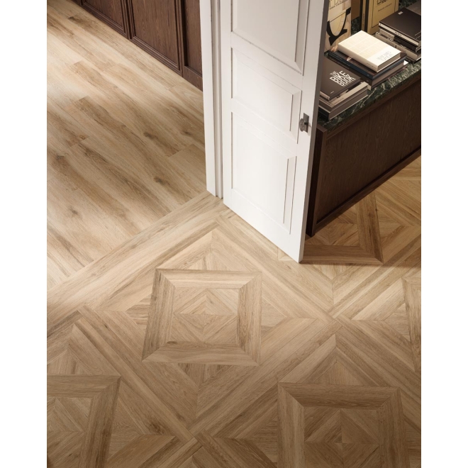 Fliese Sant Agostino Ricordi in der Farbe Glam 1 verlegt an einer Tür