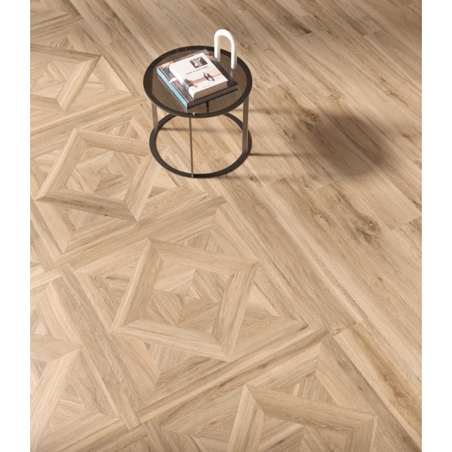 Fliese Sant Agostino Ricordi in der Farbe Glam 1 verlegt unter einem Tisch