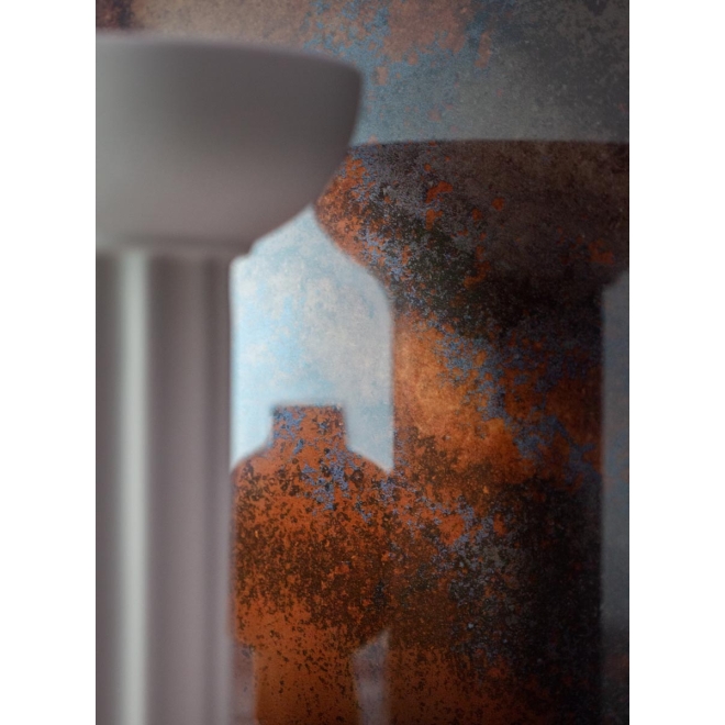 Fliese Sant Agostino Sable in der Farbe Antique 2 verlegt hinter Vase