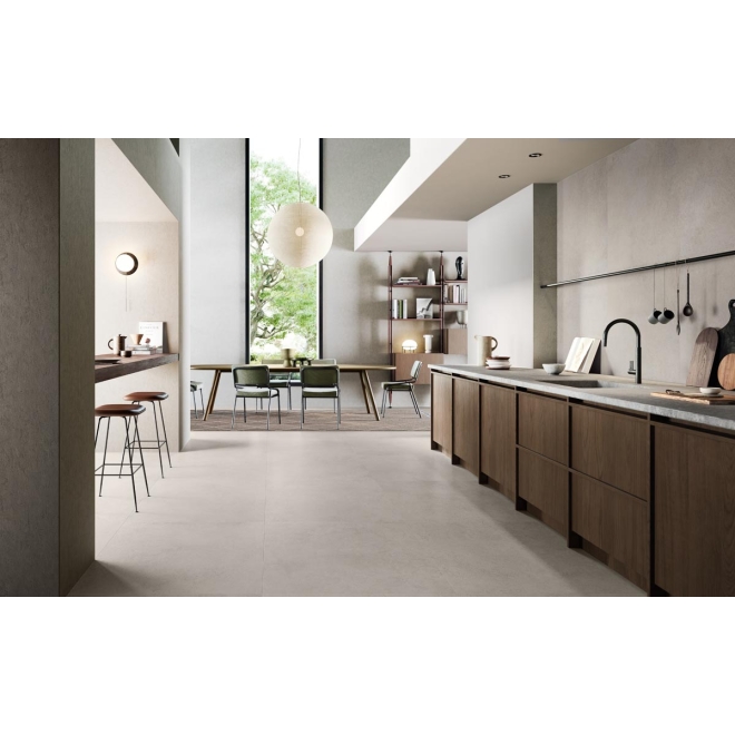 Fliese Sant Agostino Silkystone in der Farbe Greige verlegt in einer Küche