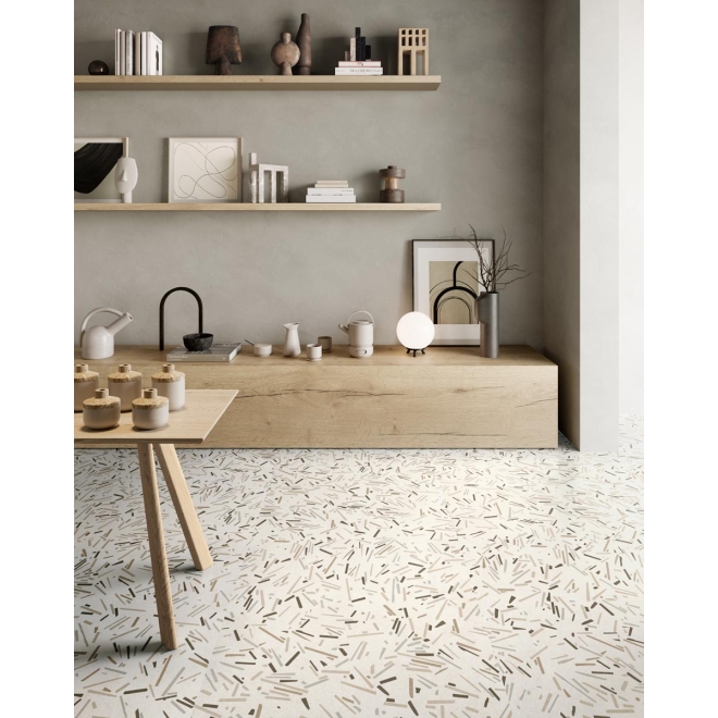 Decor Sant Agostino Silkystone in der Farbe Light verlegt in einem Geschäft