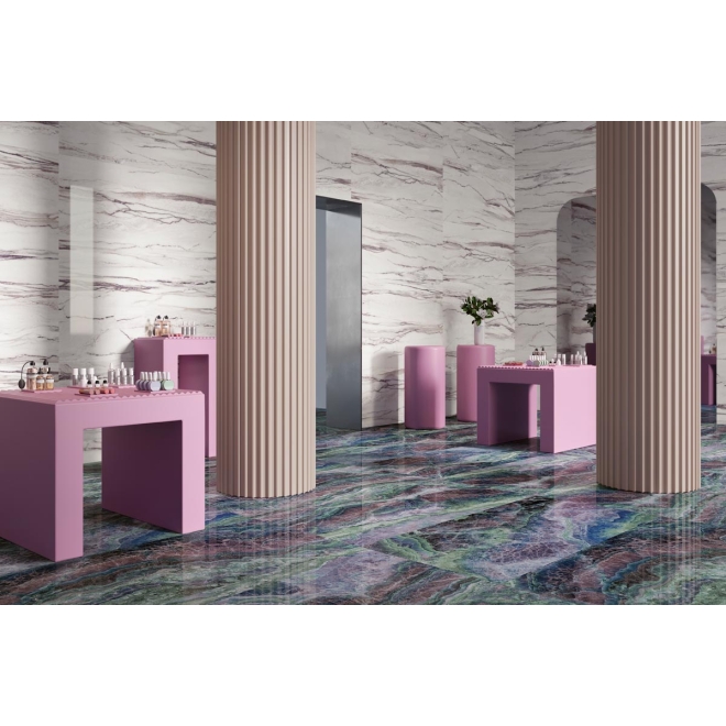 Fliese Sant Agostino Star in der Farbe Onyx Purple verlegt in einem Geschäft