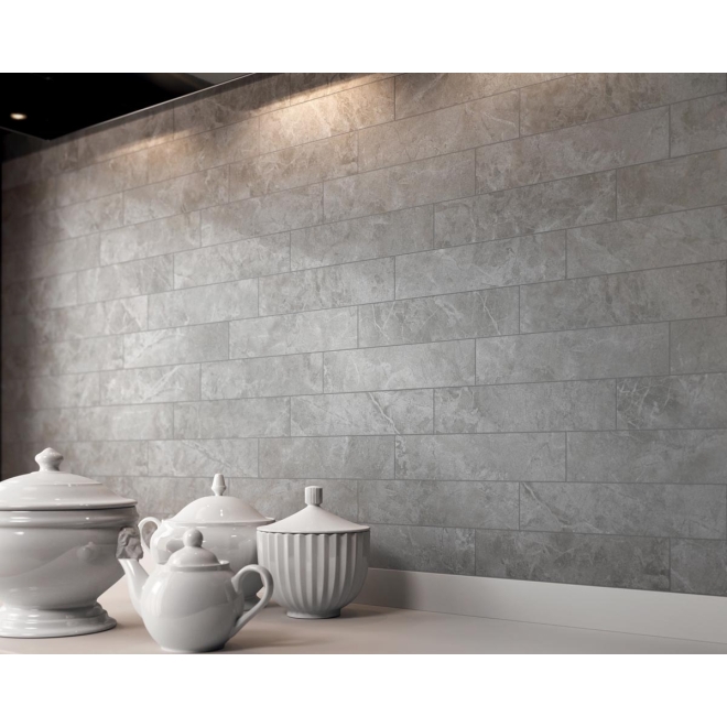 Fliese Sant Agostino Themar in der Farbe Grigio Savoia verlegt in einer Küche