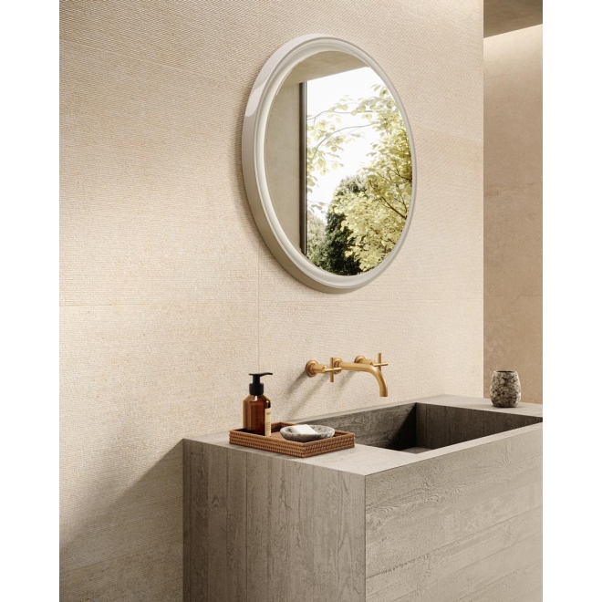 Fliese Sant Agostino Unionstone 2 in der Farbe Olimpia Avorio verlegt hinter einem Waschbecken