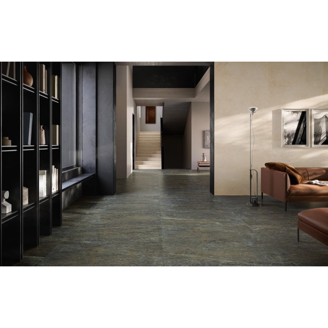 Fliese Sant Agostino Unionstone 2 in der Farbe Serpentino verlegt in einem Wohnzimmer