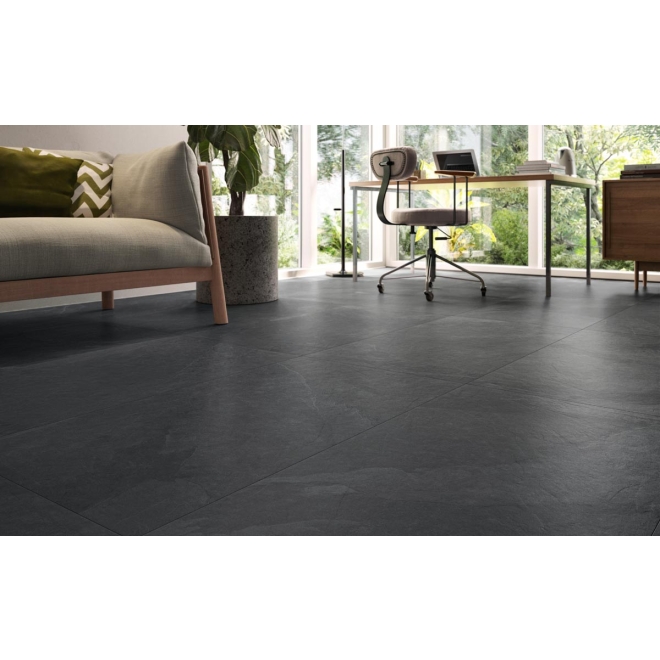 Fliese Sant Agostino Unionstone in der Farbe Mustang verlegt unter einem Schreibtisch