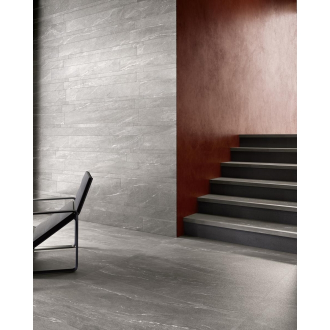 Fliese Sant Agostino Waystone in der Farbe Grey verlegt an einer Treppe