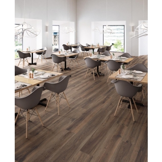 Fliese Sant Agostino Barkwood in der Farbe Burnt verlegt in einem Restaurant