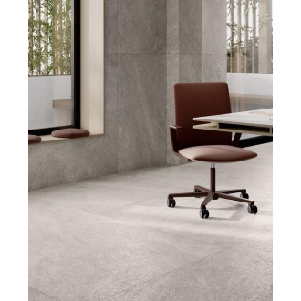 Fliese Sant Agostino Bergstone in der Farbe Light verlegt in einem Büro