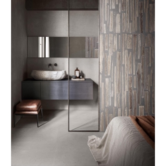 Fliese Sant Agostino Deconcrete in der Farbe De-Micro Pearl verlegt in einem Badezimmer