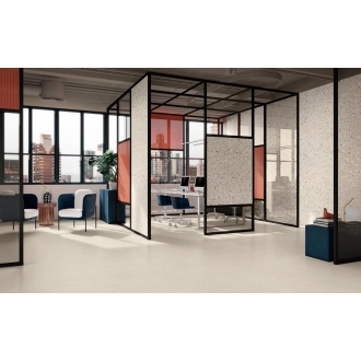 Fliese Sant Agostino Deconcrete in der Farbe De-Micro Sand verlegt in einem Büro