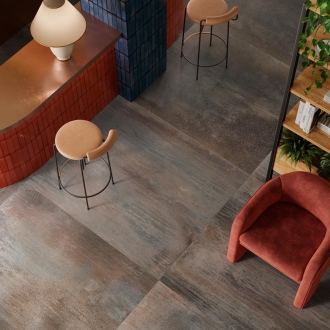 Fliese Sant Agostino Dripart in der Farbe Iron verlegt unter Barhockern