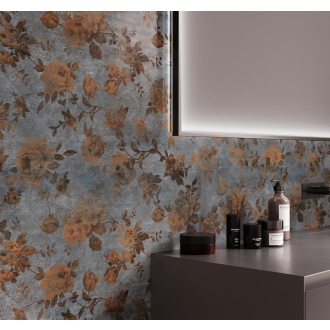 Dekor Sant Agostino Dripart in der Farbe Rose Dark verlegt an einem Waschbecken