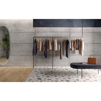 Fliese Sant Agostino Form in der Farbe Grey verlegt in einem Kleidergeschäft