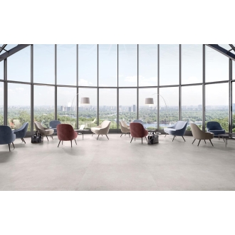 Fliese Sant Agostino Highstone in der Farbe Pearl verlegt vor einer Glasfront