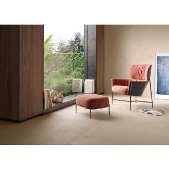 Fliese Sant Agostino Logico in der Farbe Sand verlegt in einem Wohnzimmer