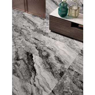 Fliese Sant Agostino Mystic in der Farbe Dark verlegt hinter einem Schrank