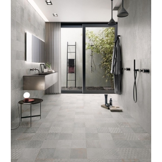 Fliese Sant Agostino Oxidart in der Farbe Silver verlegt in einem Badezimmer