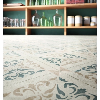 Fliese Sant Agostino Patchwork in der Farbe Classic 2 verlegt unter einem Regal