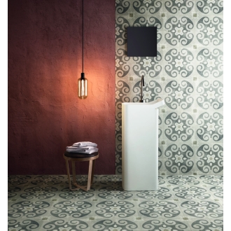 Fliese Sant Agostino Patchwork in der Farbe Classic 5 verlegt in einem Badezimmer