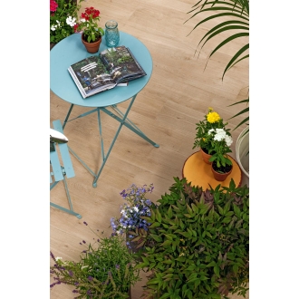 Bodenfliese Sant Agostino Primewood in der Farbe Natural verlegt auf einer Terrasse