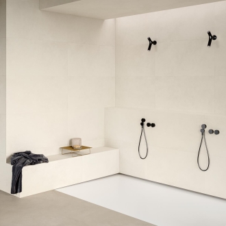 Fliese Sant Agostino Sable in der Farbe Light verlegt in einer Dusche