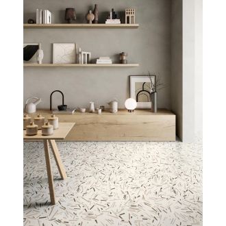 Decor Sant Agostino Silkystone in der Farbe Light verlegt in einem Geschäft