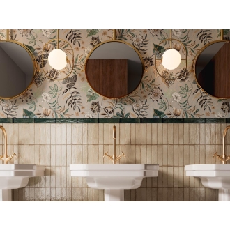 Dekor Sant Agostino Tetris in der Farbe Forest verlegt in einem Badezimmer