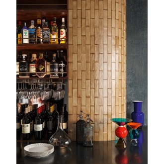 Dekor Sant Agostino Tetris in der Farbe Sienna verlegt an einer Bar