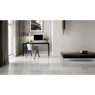 Fliese Sant Agostino Themar in der Farbe Bianco Lasa verlegt in einem Hotelzimmer