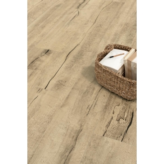 Fliese Sant Agostino Timewood in der Farbe Natural verlegt unterhalb eines Bücherkorbs