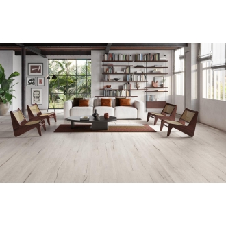 Fliese Sant Agostino Timewood in der Farbe White verlegt in einem Wohnzimmer