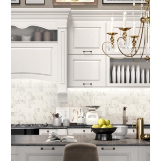 Fliese Sant Agostino Trumarmi in der Farbe Extra verlegt hinter einer Küchenzeile