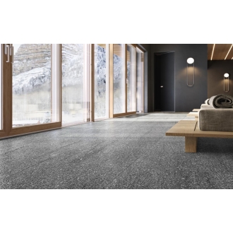 Fliese Sant Agostino Unionstone in der Farbe London Grey verlegt vor einer Terrassentür