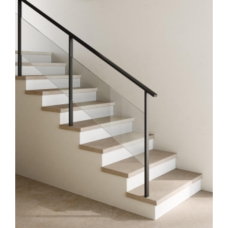 Fliese Sant Agostino Unionstone in der Farbe Jura Stone verlegt an einer Treppe